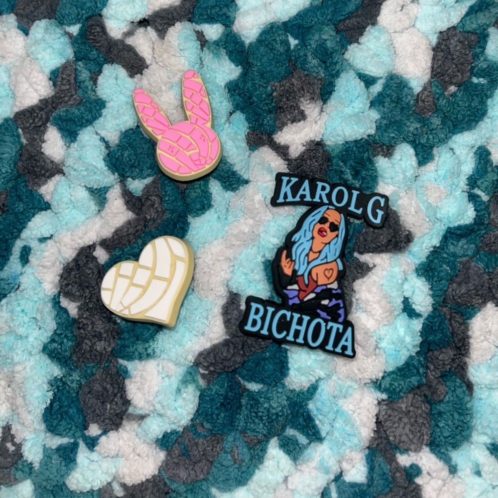 Croc charm mix
